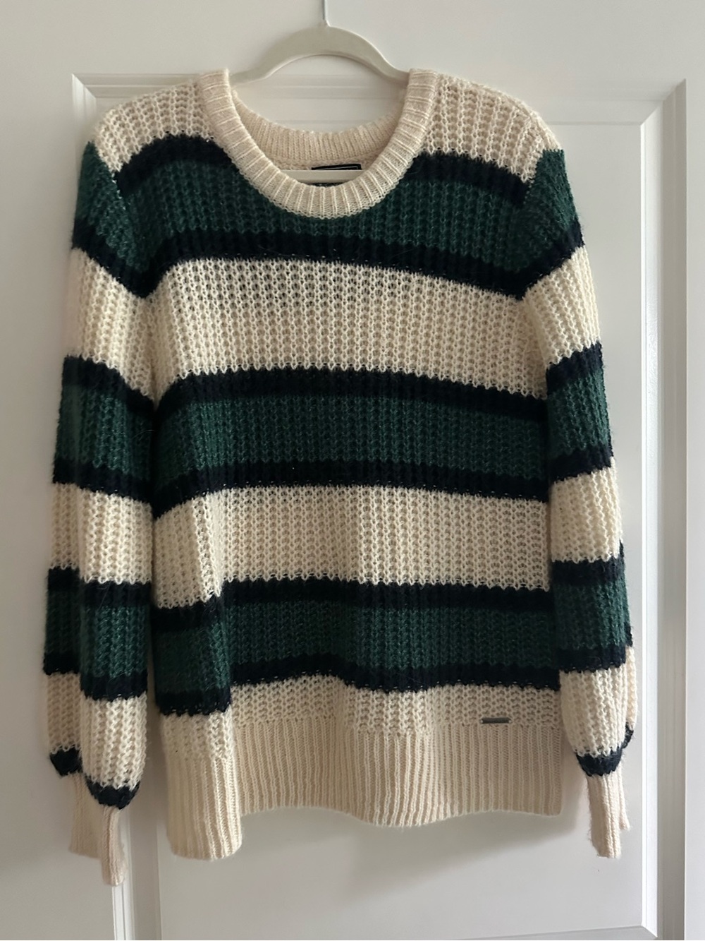 Abercrombie & Fitch Cream and Navy Ribbed Knit Sweater